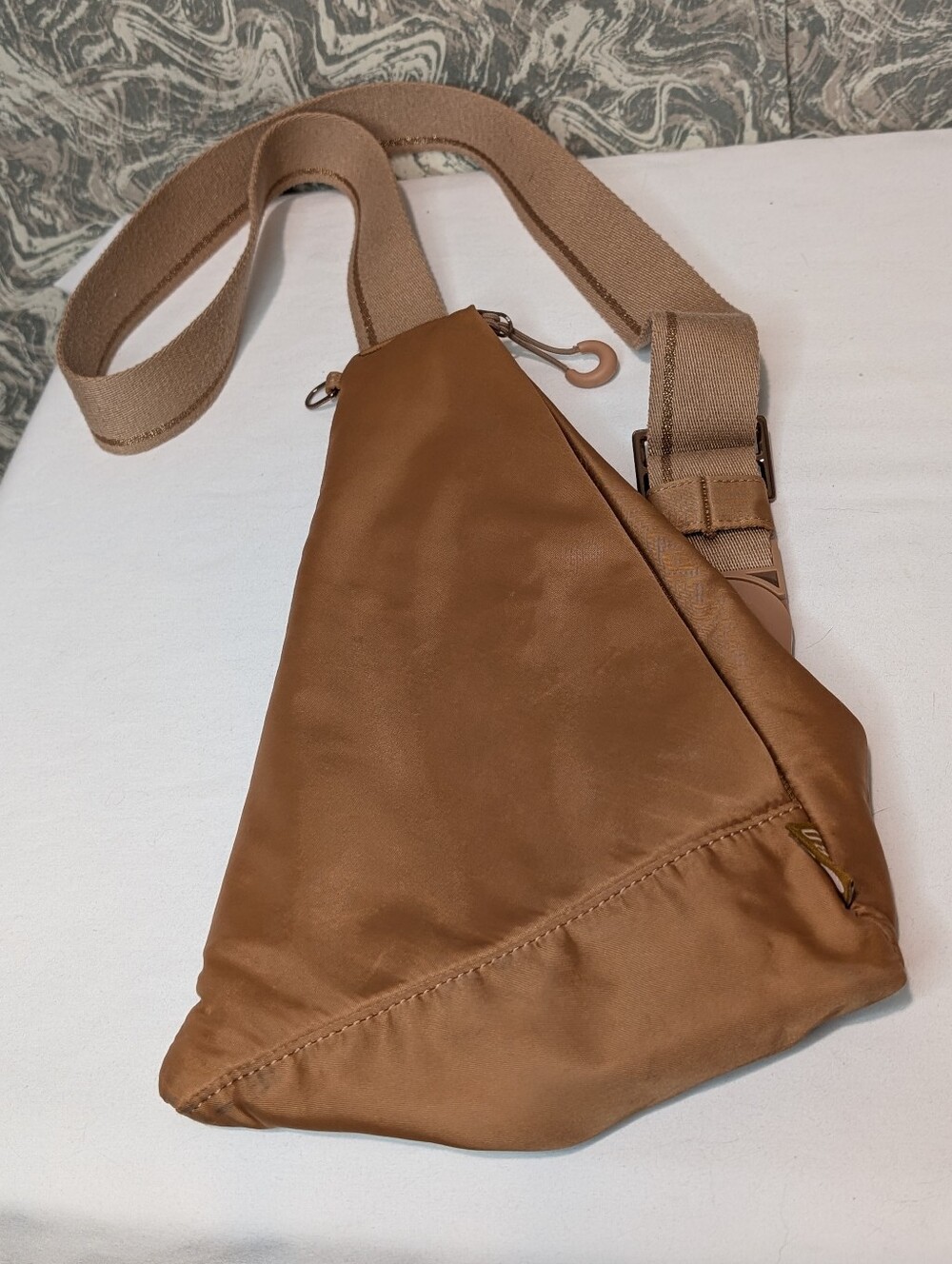HOBO GO Sure Thing Sling Bag
